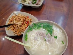 猪肘汤面-亮亮面馆(经六路店)