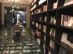 -钟书阁(松江泰晤士小镇店)