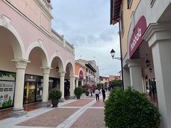 -佛罗伦萨小镇广佛名品奥特莱斯(疏港路店)