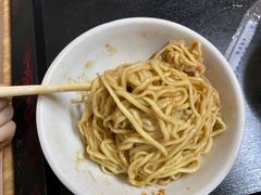 -松树干拌面店