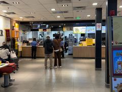 -麦当劳(上海虹桥站30B检票口楼上)