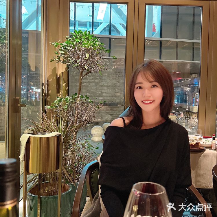 探店｜玻璃房+牛排、龙虾、巧克力舒芙蕾好吃！