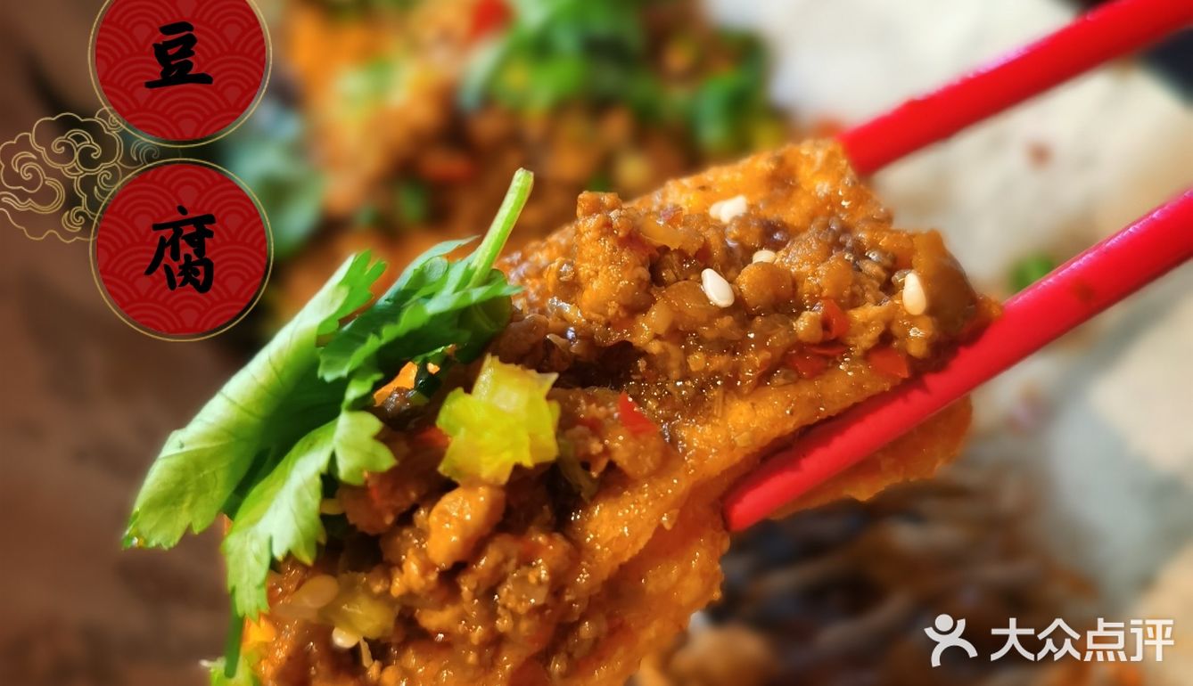 红料理拍了拍你，请你双红节撸串吃宵夜[奸笑]🍻🥢