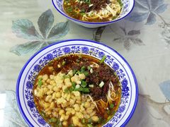 -渝之汇牛肉豌杂面