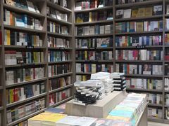 -钟书阁(群光广场店)