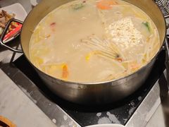 -尚尚仙·酸汤猪手·猪肚鸡火锅(华联万柳购物中心店)