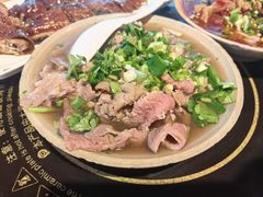 -大众跷脚牛肉馆·非遗传承单位(峨眉山店)