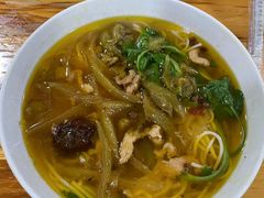酸菜肉丝米线-越洋肖氏老米线(杨家坪店)