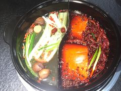 -两三事小郡肝串串香火锅(桂庙店)