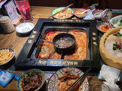 -老牌坊云南鱼豆花火锅(哈西万达店)
