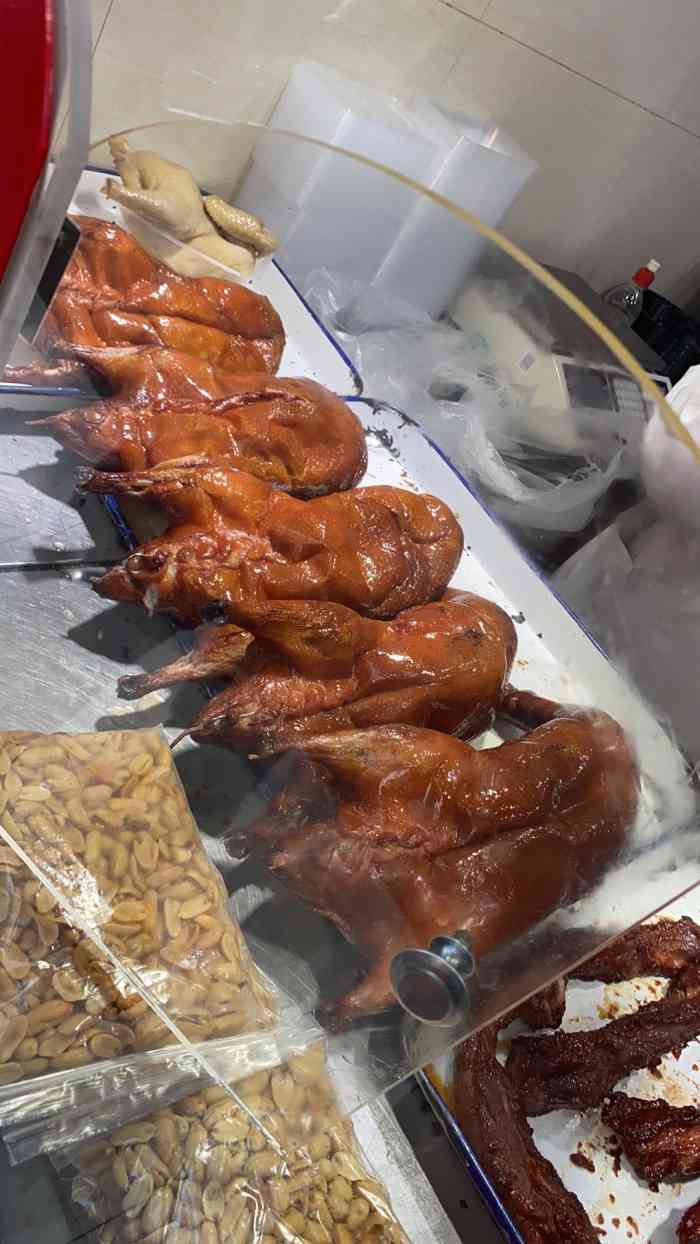 喜欢他们家早上的包子很香早上一般会买但是要排队赶