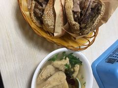 -洪峰浩老北京烧饼夹肉(角门路店)