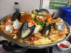 招牌泰式海鲜乳猪煲-凤城康记饭店