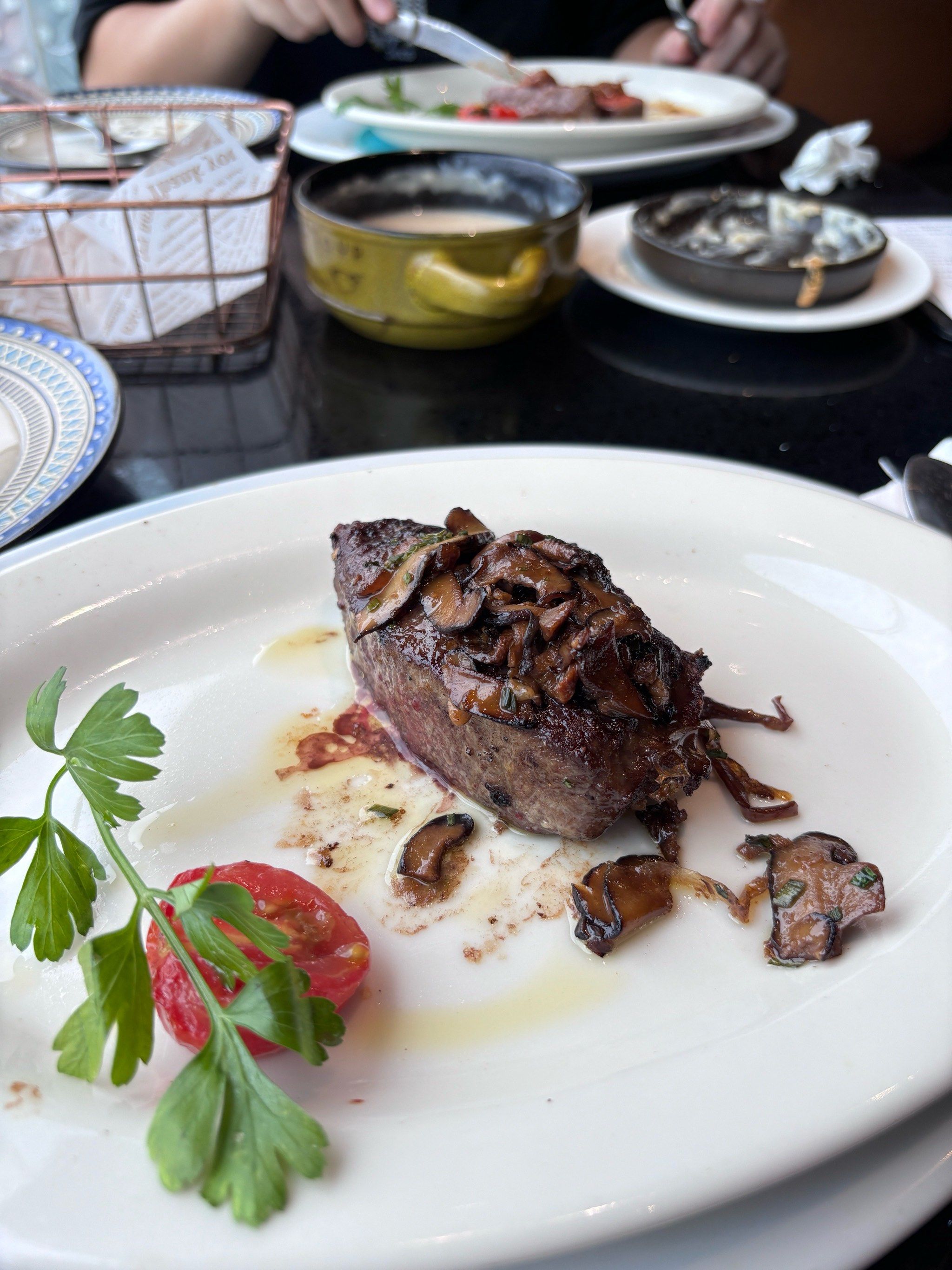 感受回忆中的牛排,时隔多年再来吃西堤牛排,套餐两个人吃的很饱