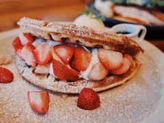 草莓松饼-ROAST coffee & eatery
