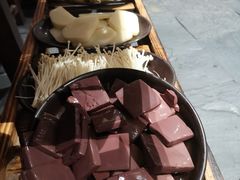 -乡土黄·鲜牛肉火锅·小龙虾(兴业街店)