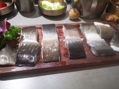 金牌鳗鱼半条-围炉肉舍•炭烤活鳗•丹东海鲜烤肉(步行街店)