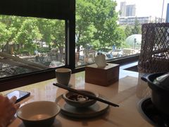 靠窗位-东椰·海南椰子鸡火锅(朝阳门店)