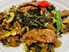 开胃酸菜炒牛肉-粤·向群饭店(龙津东路总店)