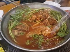 土豆排骨火锅-喇喇排骨火锅·传统韩式脊骨汤(望京西园总店)