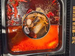 -老牌坊云南鱼豆花火锅(哈西万达店)