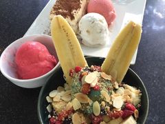 -莓园冰淇淋店