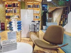 -新华里咖啡书吧(新华书店小寨店)