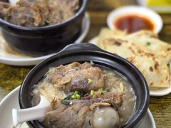 酸菜筒骨锅-砂锅酱骨