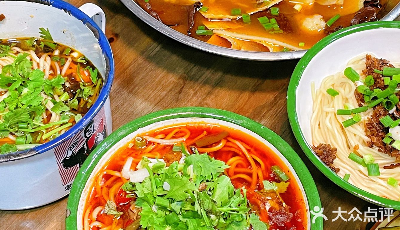 乐山最好吃的脑花面🍜为了它坐动车也要去吃