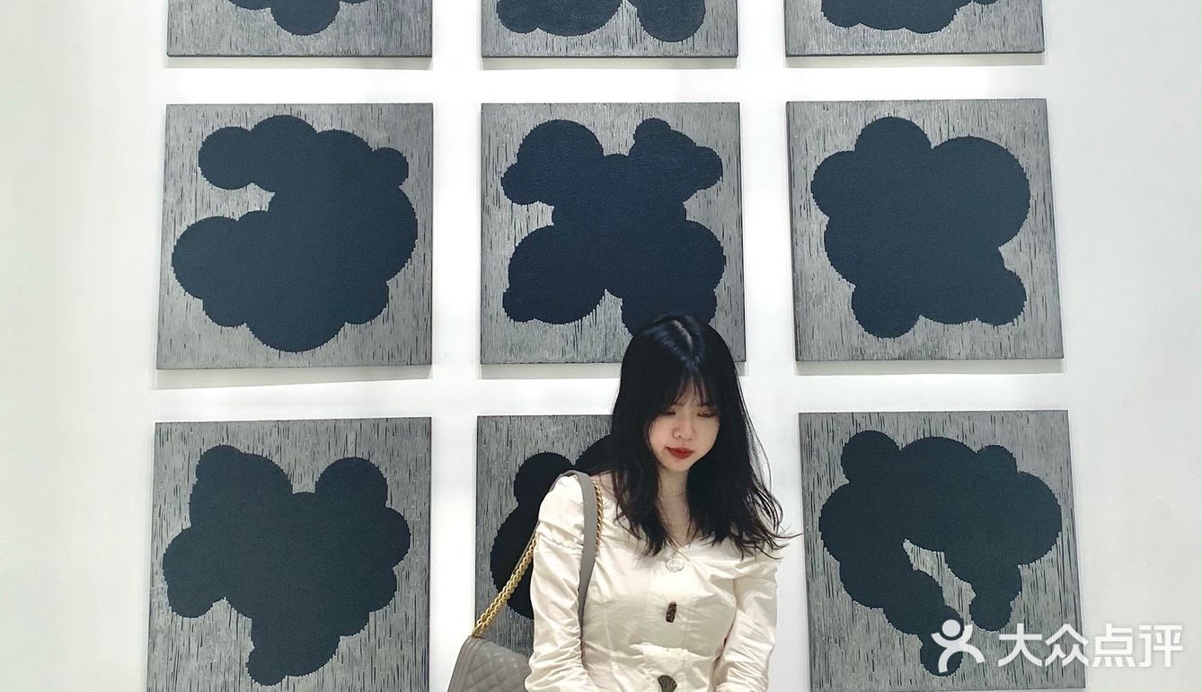 ⚪️⚫️成都不可错过的展览*此时此刻* 你在想些什么？