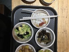 -一两饭川味素食餐厅