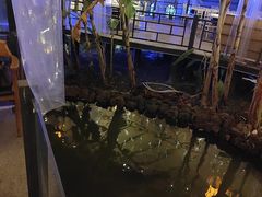 -茅草房·河畔园林火锅
