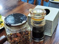 餐具摆设-小胡驴肉火烧 砂锅米线(义和庄店)