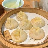 跟着繁花来打卡上海美食老字号