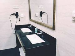 -小海豚国际游泳培训中心(浦东源深体育中心店)