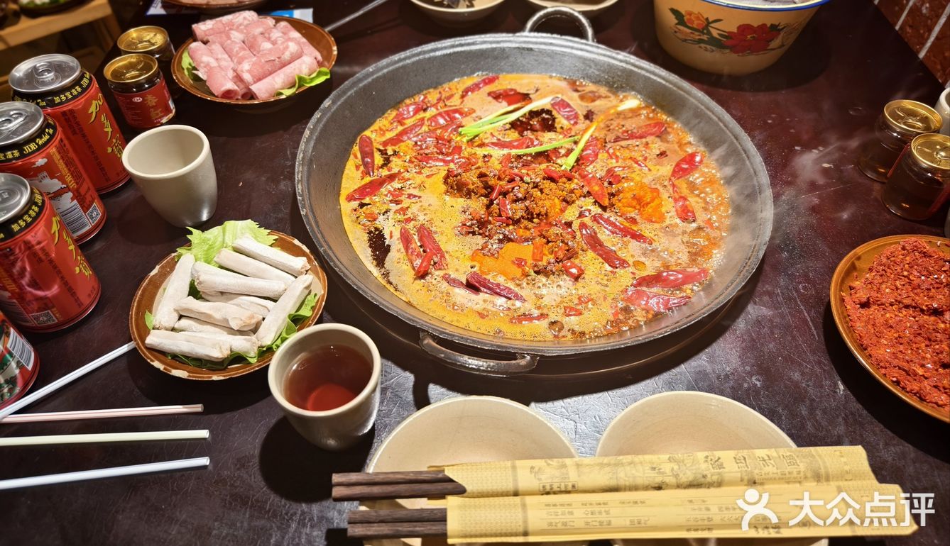 东门大桥附近的怀旧火锅店