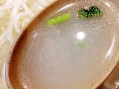 猪肘汤面-亮亮面馆(经六路店)