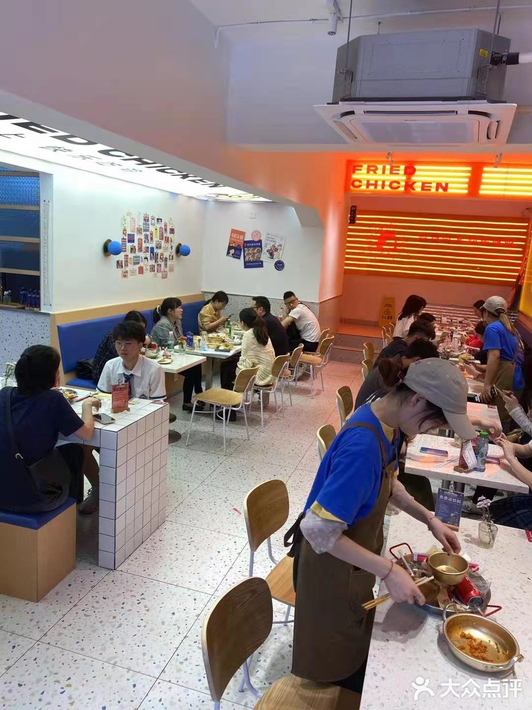 蘸酱跟炸鸡融入的很好