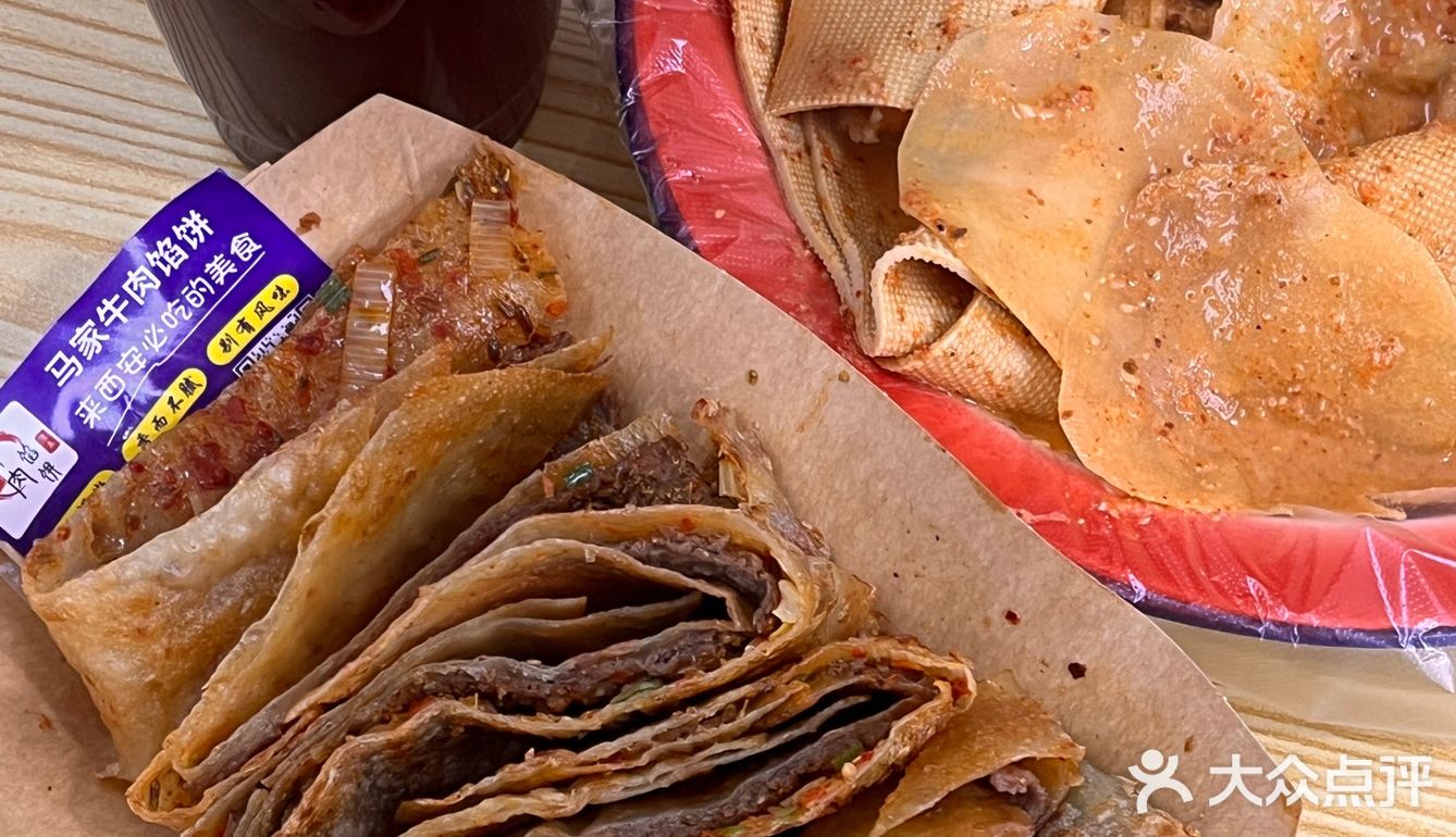 我真的会被西安回民街的牛肉饼圈粉……