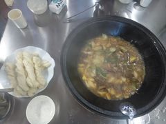 -粘豆包柴火铁锅炖