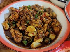 红烧牛蛙-老三样·美食研究中心(世贸路店)