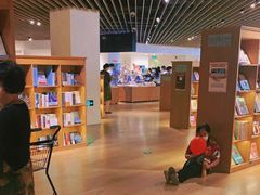 -新华文创·光的空间