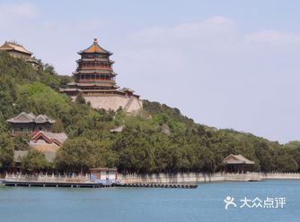 2019年春节期间也去了颐和园，当时湖面全都结冰了�