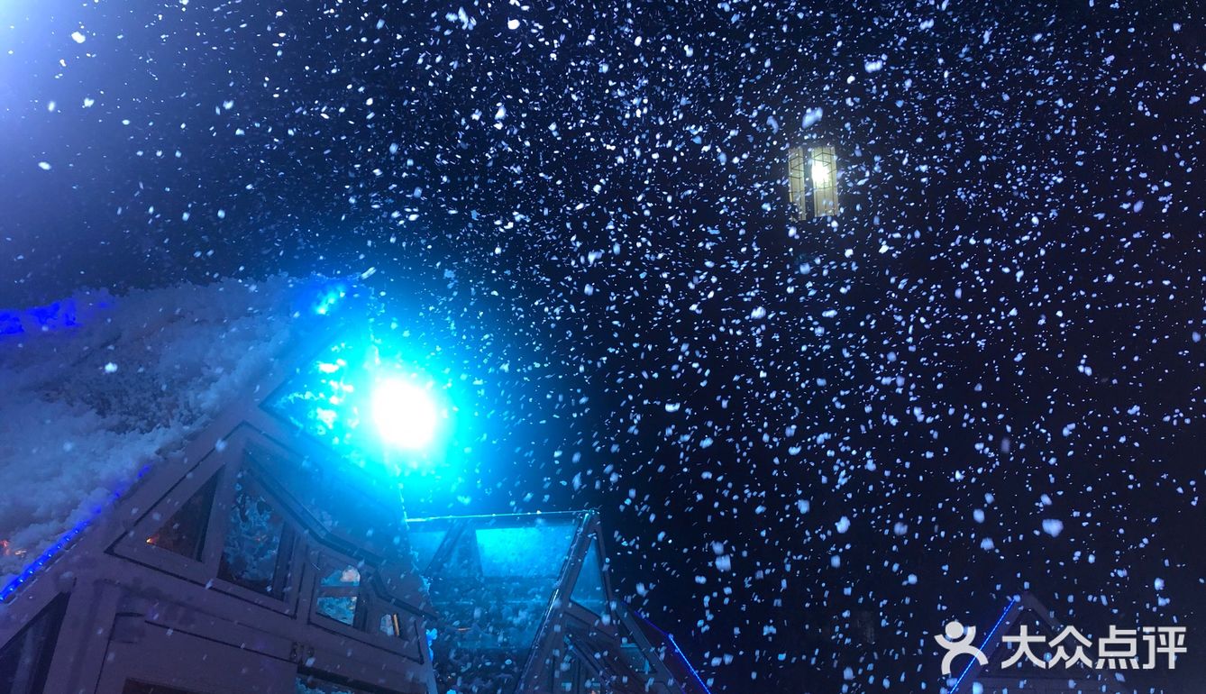 包间最低消费600。可以边吃饭边唱三个小时歌