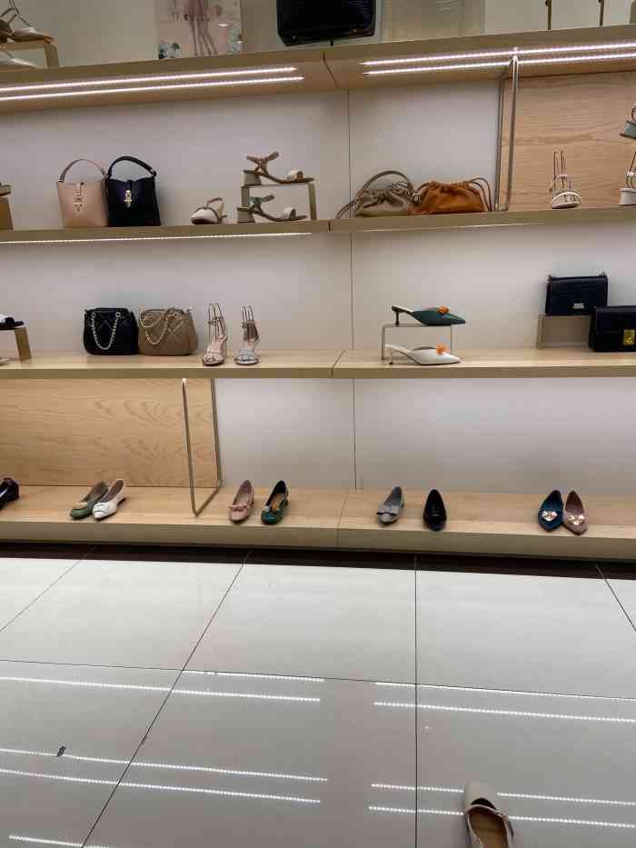 百思图-"【位置】来的这家是熙悦汇的一层,店铺不是."-大众点评移动版