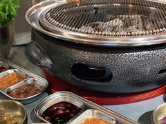 -围炉肉舍•炭烤活鳗•丹东海鲜烤肉(步行街店)