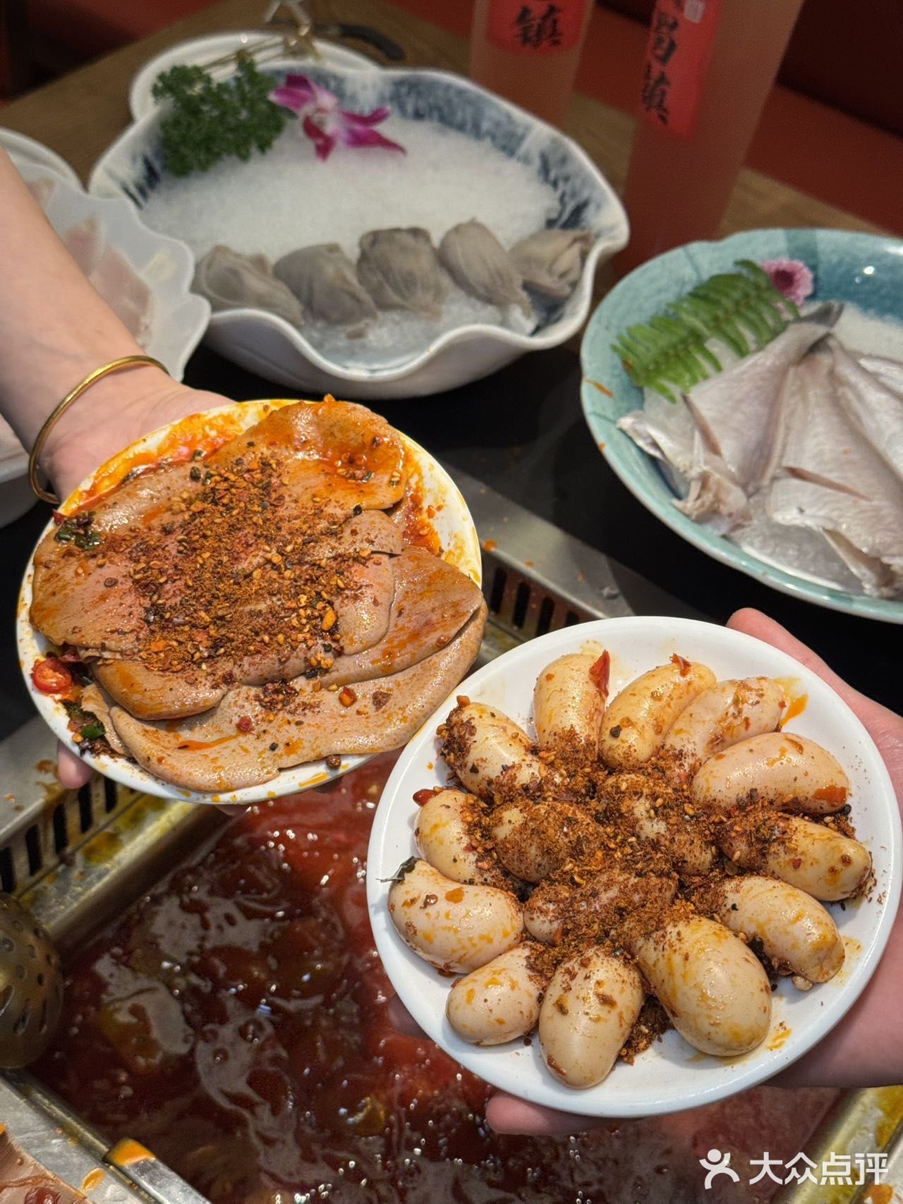 成都12年鲜货火锅扛把子！让我连炫三盘毛肚！