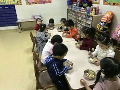 -瑞思少儿中心·少儿英语素养启蒙(勒泰直营校区)