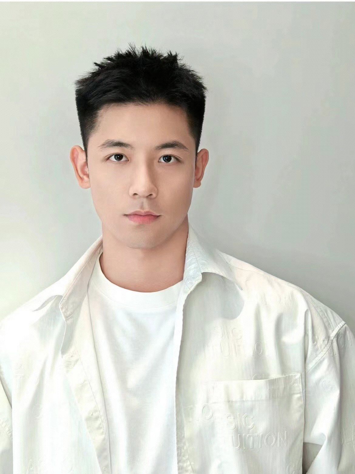 清爽的男士短发