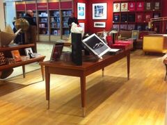 -乐蓬马歇百货公司(Rive Gauche)